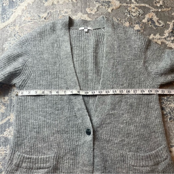 Uniqlo Gray Cardigan Sweater Classic Knit - Picture 5 of 5